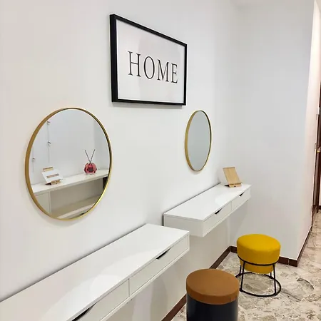 Your Home, A Spacious Balcony شقة باري