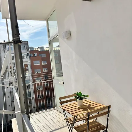 Your Home, A Spacious Balcony Appartement *
